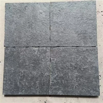 Flammade basaltstensplattor