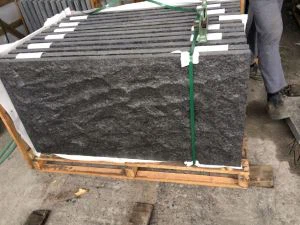 Kina Black Pearl G684 väggplattor med naturlig delad yta och flamad finish