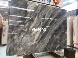 Isgrå marmorplattor